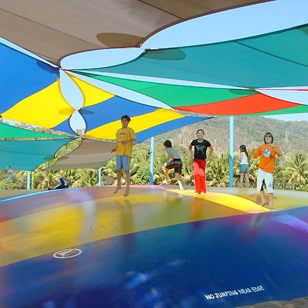 Ingenia Holidays Cairns Coconut Εξωτερικό φωτογραφία The Bouncing Pillow