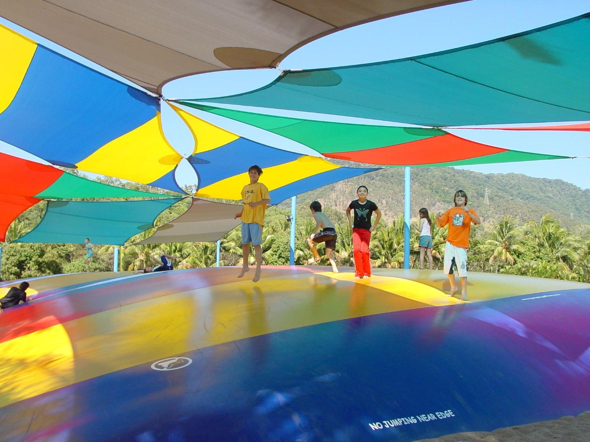 Ingenia Holidays Cairns Coconut Εξωτερικό φωτογραφία The Bouncing Pillow