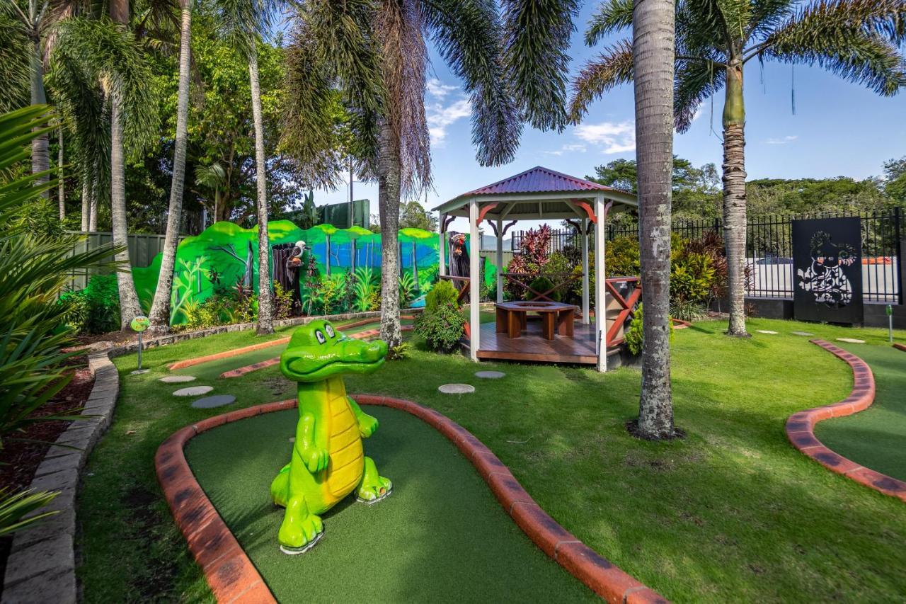 Ingenia Holidays Cairns Coconut Εξωτερικό φωτογραφία Miniature golf at the resort